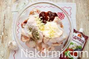 Куриные крылышки с аджикой в духовке