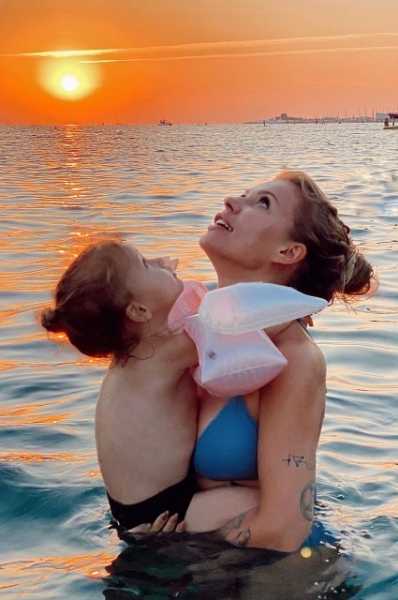 Рита Дакота с дочкой и возлюбленным отдыхает в Сочи