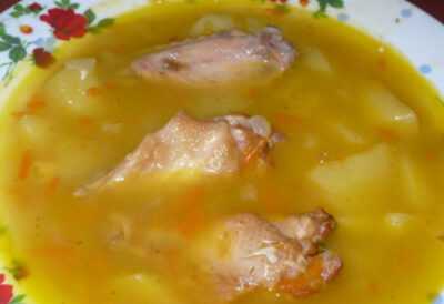 Гороховый суп с копчеными крылышками: вкусный, насыщенный, ароматный