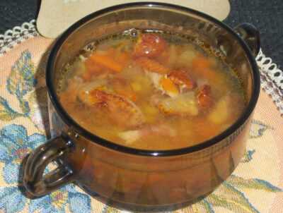 Гороховый суп с копчеными крылышками: вкусный, насыщенный, ароматный