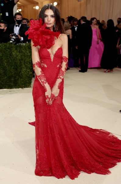 Как прошло самое модное событие года: главные образы красной дорожки Met Gala