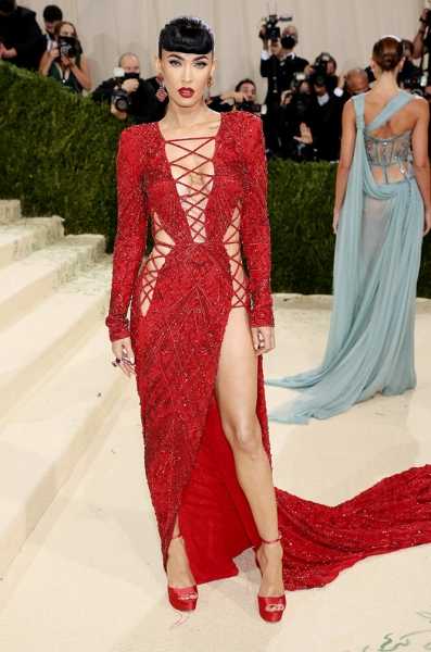 Как прошло самое модное событие года: главные образы красной дорожки Met Gala