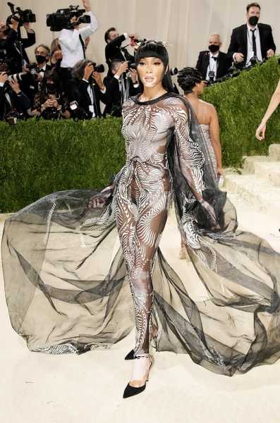 Как прошло самое модное событие года: главные образы красной дорожки Met Gala