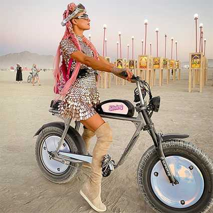 В США прошел первый за два года фестиваль Burning Man. Его посетили Пэрис Хилтон, Хайди Клум, Синди Кроуфорд, Дарья Коновалова