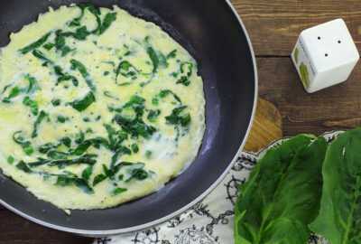 Омлет со шпинатом: как приготовить на сковороде, в духовке или микроволновке