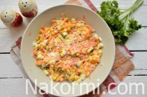 Салат с корейской морковью, кукурузой и яйцом