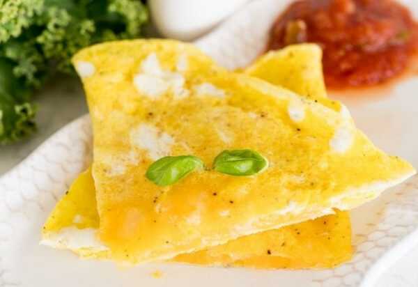 Омлет с сыром в микроволновке: 5 минут и завтрак готов